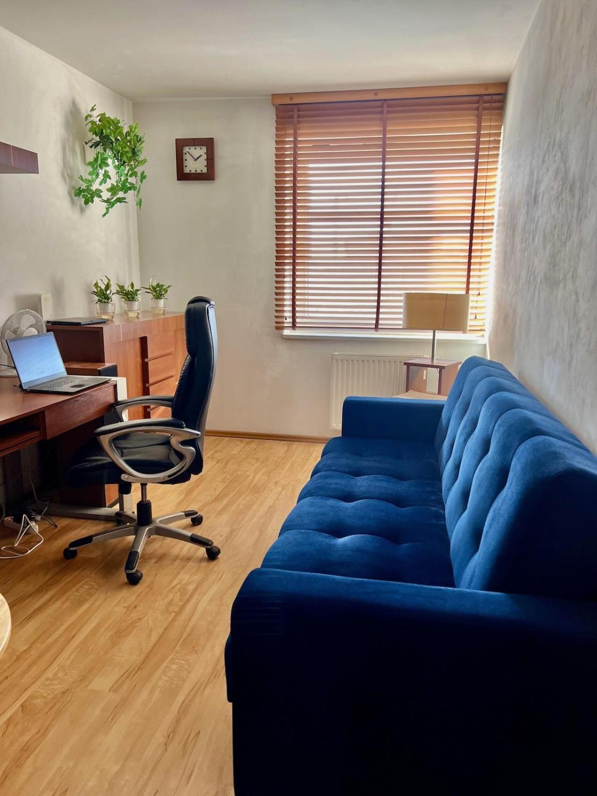 Intelliparts J Apartament